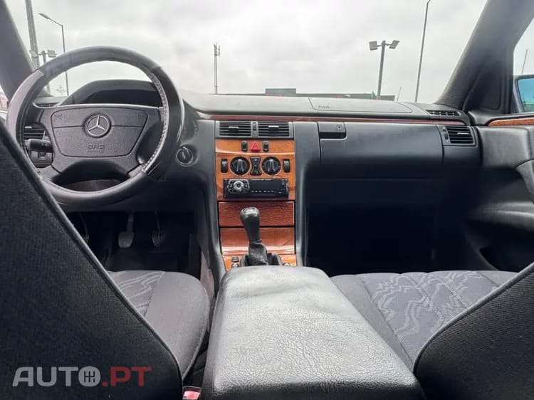 Mercedes-Benz E 220 CDI Classic