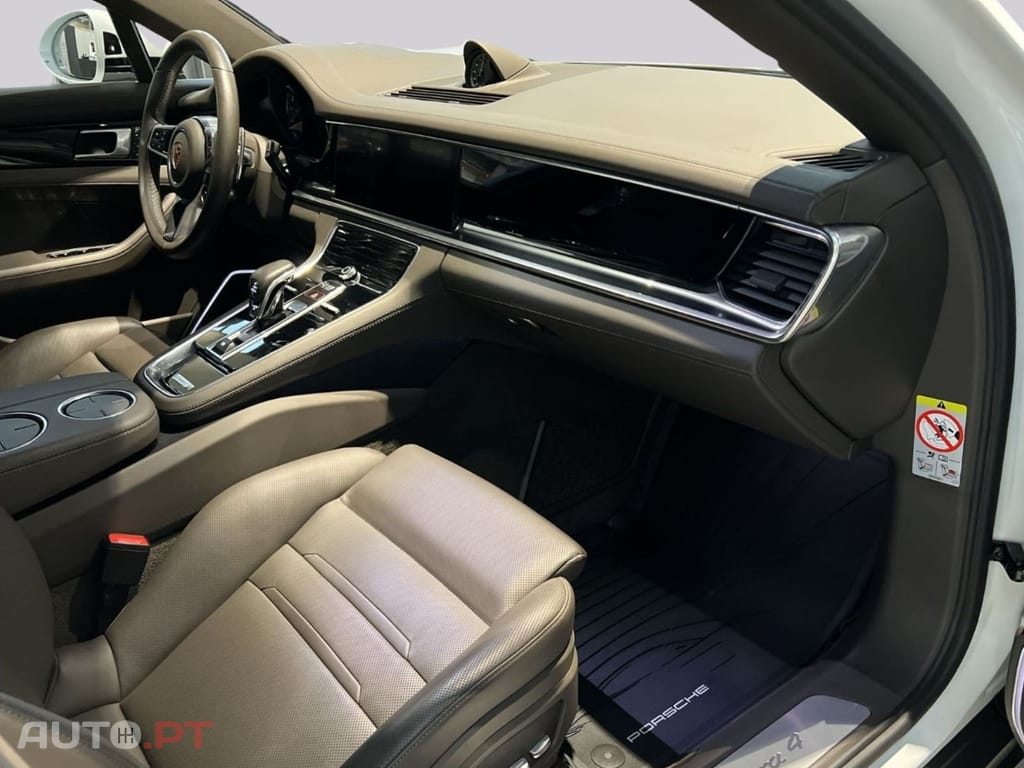 Porsche Panamera 4 E-Hybrid 