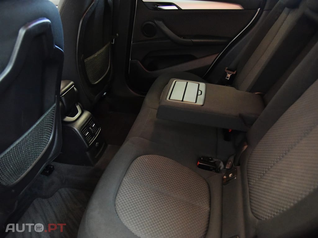 BMW X1 16 d sDrive Advantage — fotografia 26
