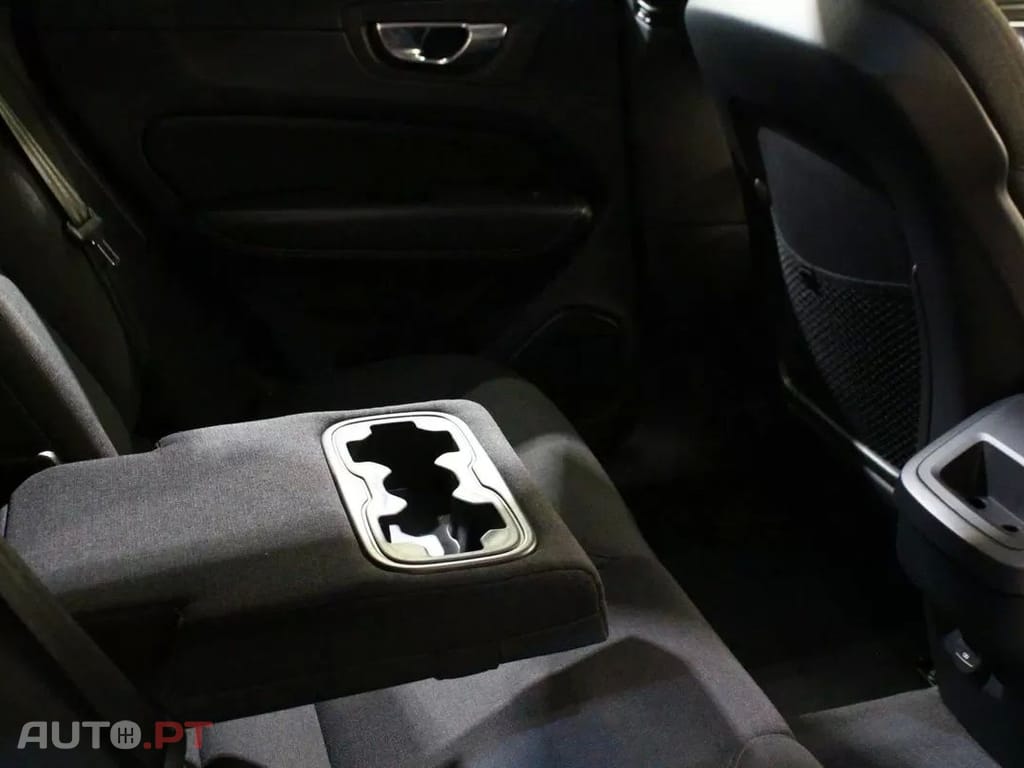 Volvo XC60 2.0 B4 Momentum Plus Geartronic