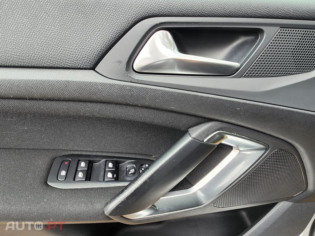 Peugeot 308 1.6 e-HDi Allure J17