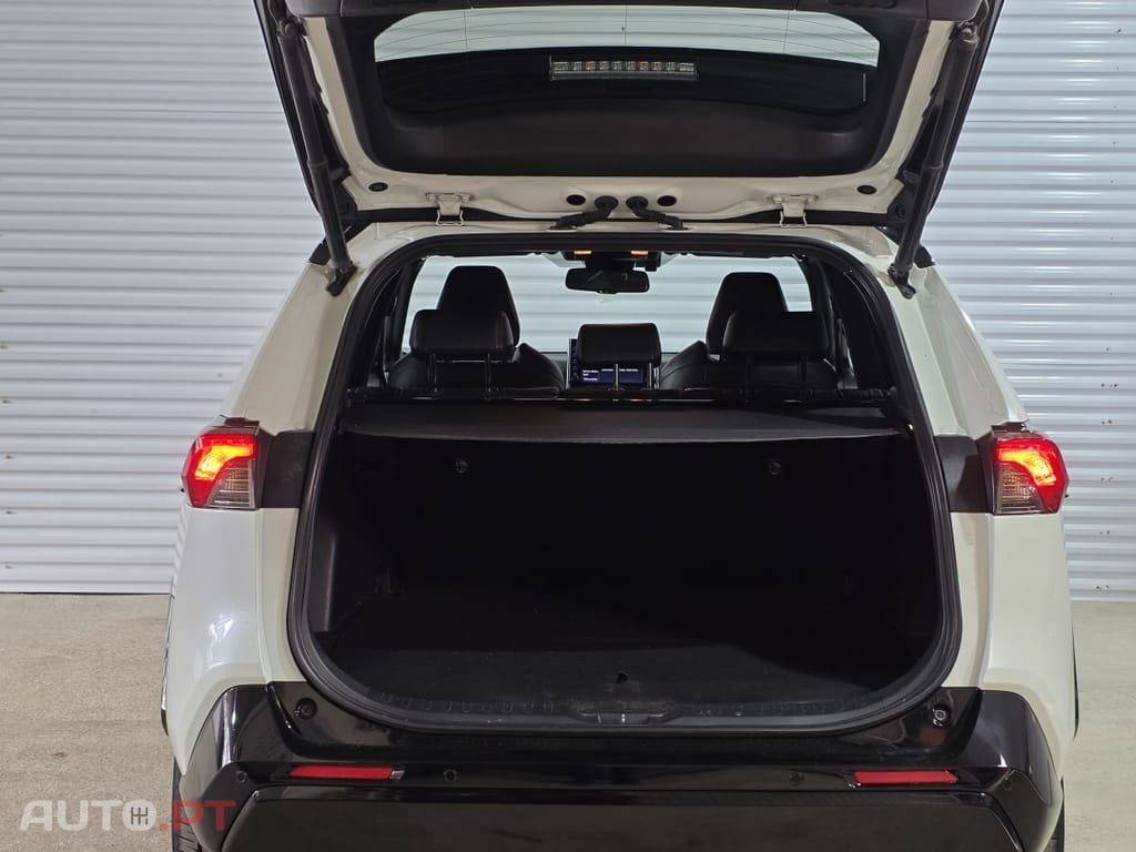 Toyota RAV4 2.5 Plug-in Hybrid Square Collection