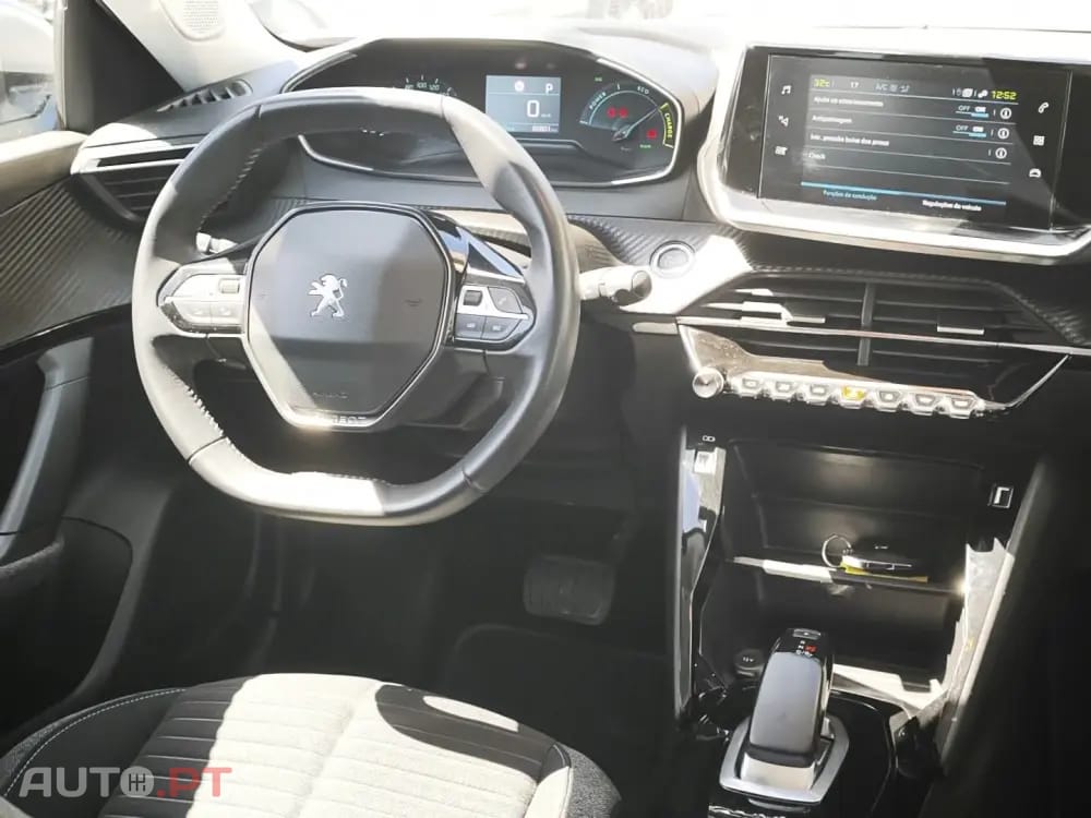 Peugeot E-2008 50 kWh SE Style