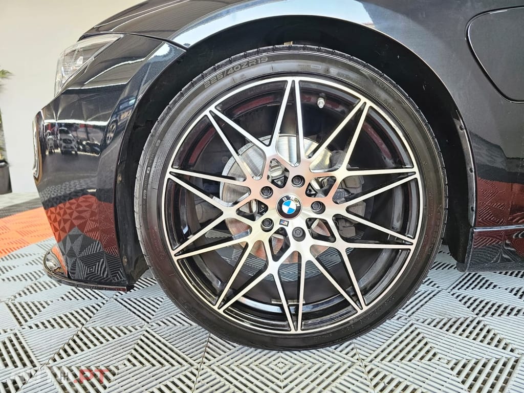 BMW 330 iPerformance Pack M