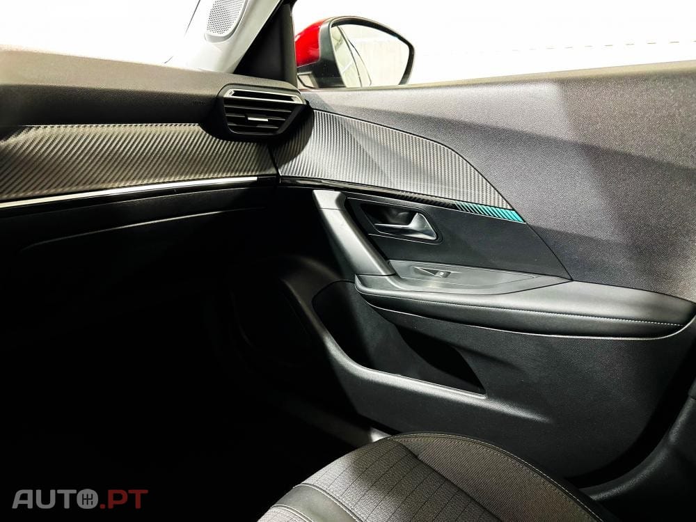 Peugeot E-2008 50 kWh Allure Pack