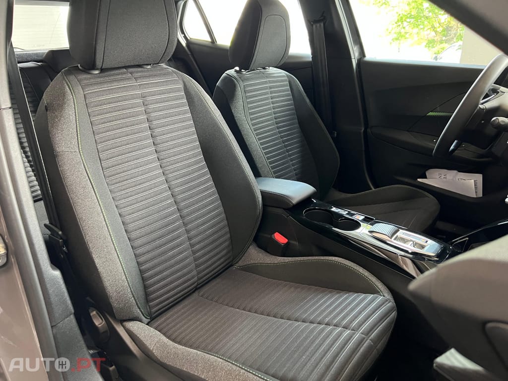 Peugeot E-2008 54 kWh Active