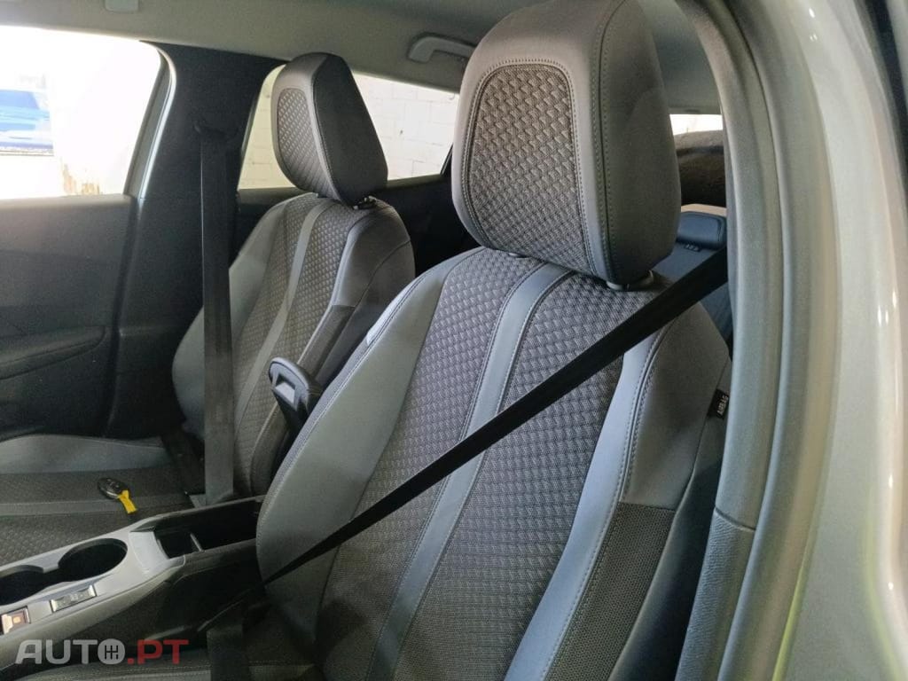 Peugeot E-2008 50 kWh Allure Pack