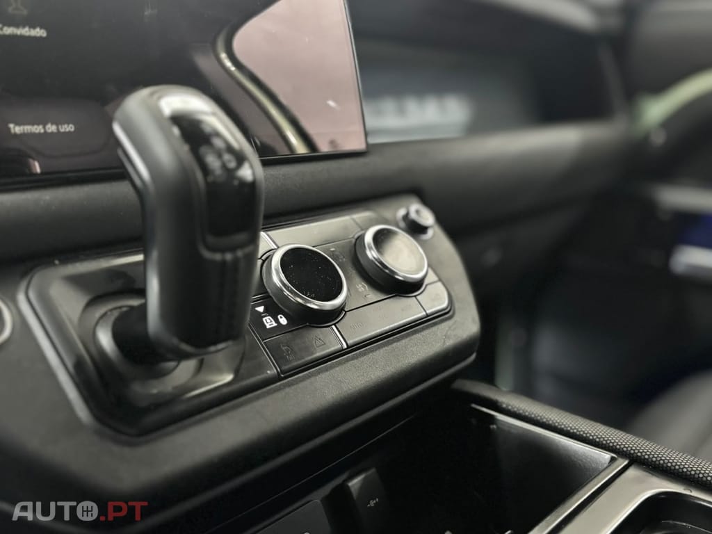 Land Rover Defender 2.0 P300e 110 AWD Trophy Edition Deep Sandglow