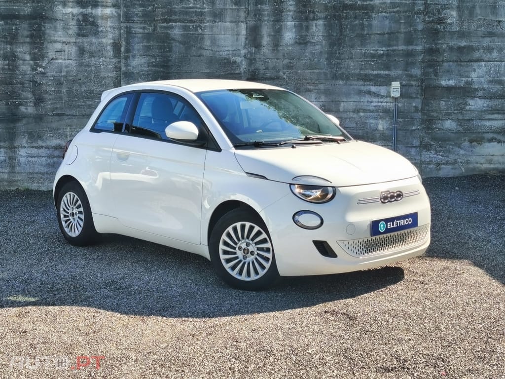 Fiat 500e Action
