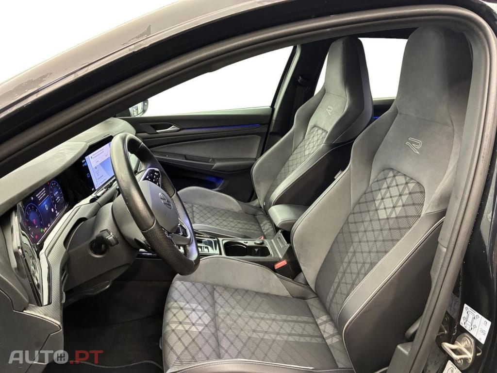 Volkswagen Golf 1.5 eTSI OPF R-Line DSG7