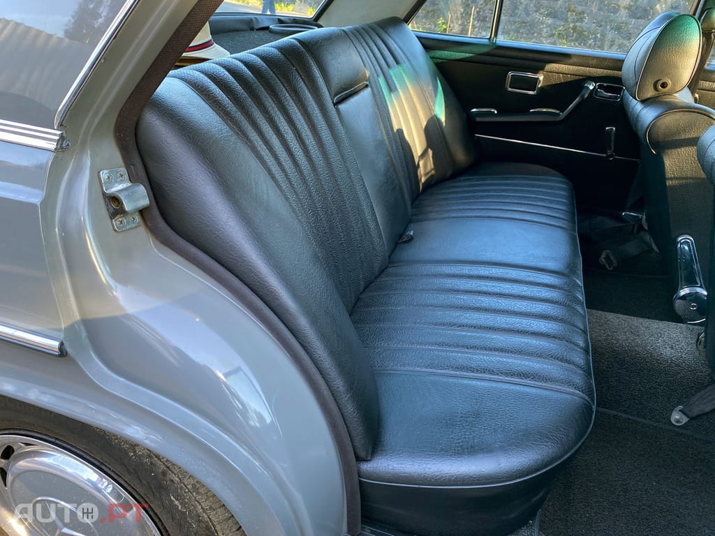 Mercedes-Benz 280 S (RHD)