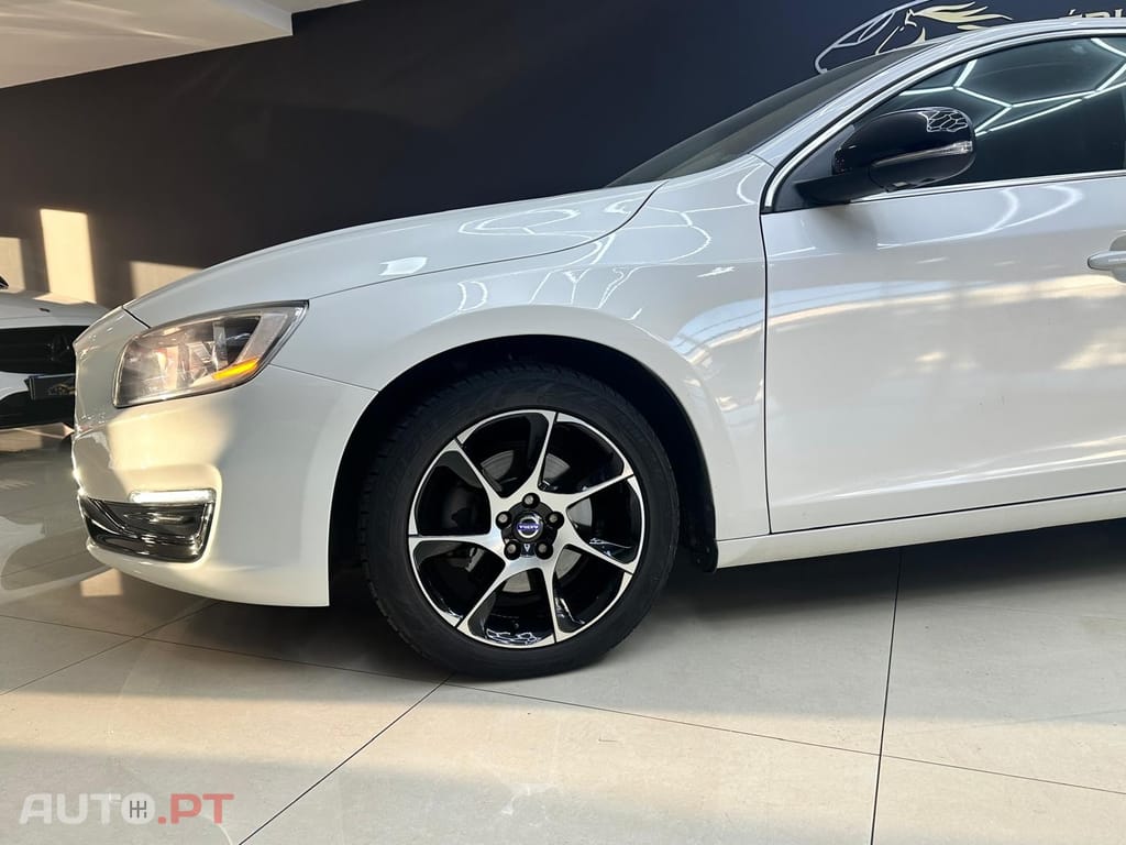 Volvo V60 2.0 D4 Momentum Eco