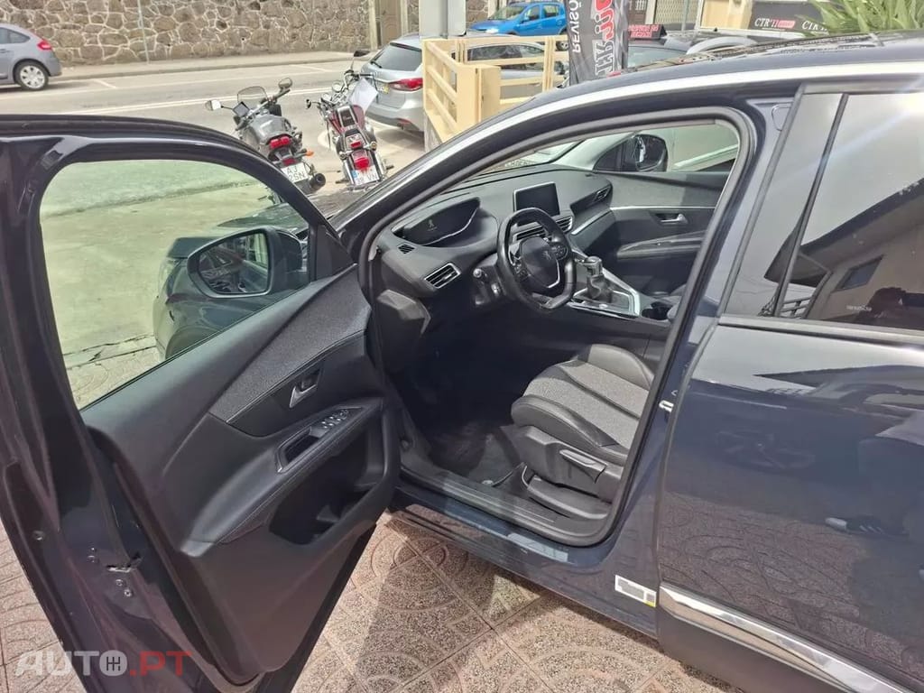 Peugeot 3008  Puretech 130 Stop Start Allure