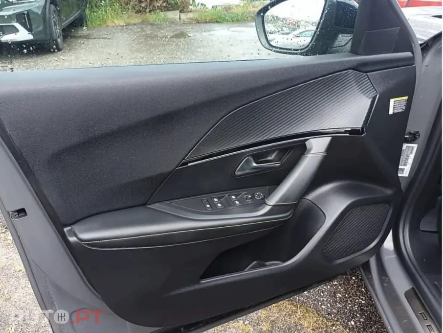 Peugeot E-2008 50 kWh GT