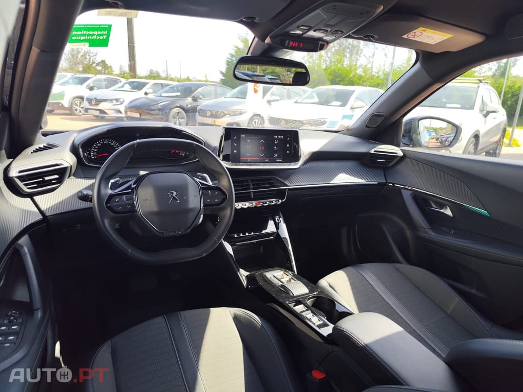 Peugeot 2008 1.2 PureTech Allure EAT8