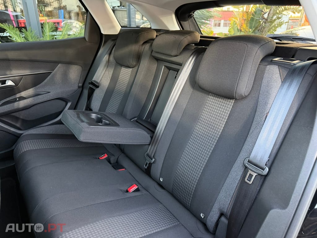 Peugeot 3008 1.5 BlueHDi Active