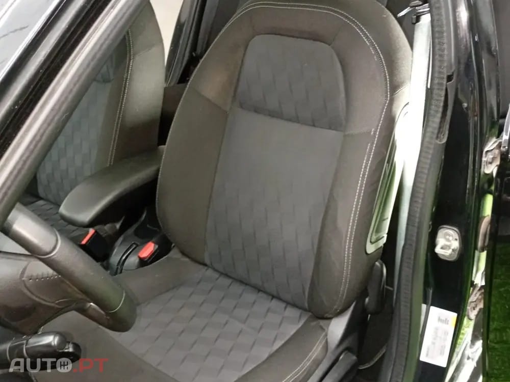 Citroën C-Elysée 1.6 BlueHDi Exclusive — fotografia 15
