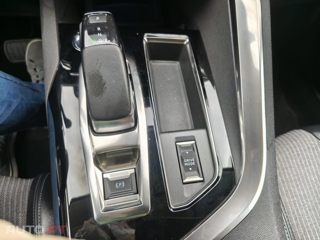 Peugeot 3008 1.6 Hybrid Allure e-AET8