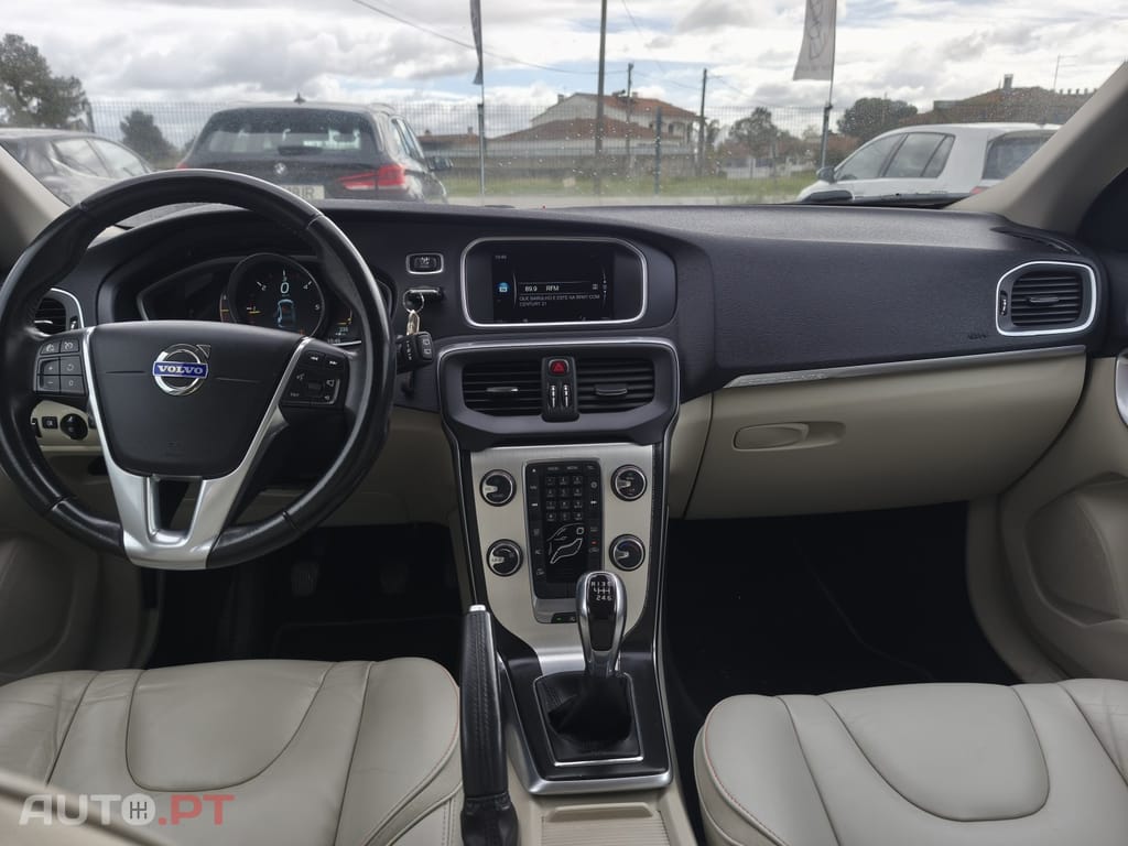 Volvo V40 Cross Country 1.6 D2 Summum