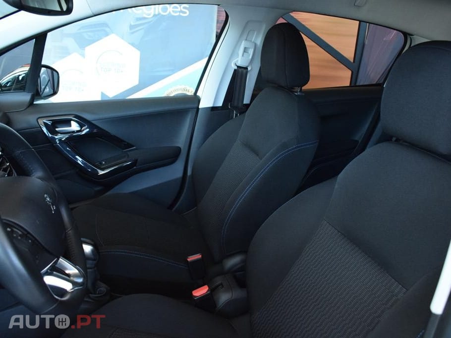 Peugeot 208 1.2 PureTech Signature