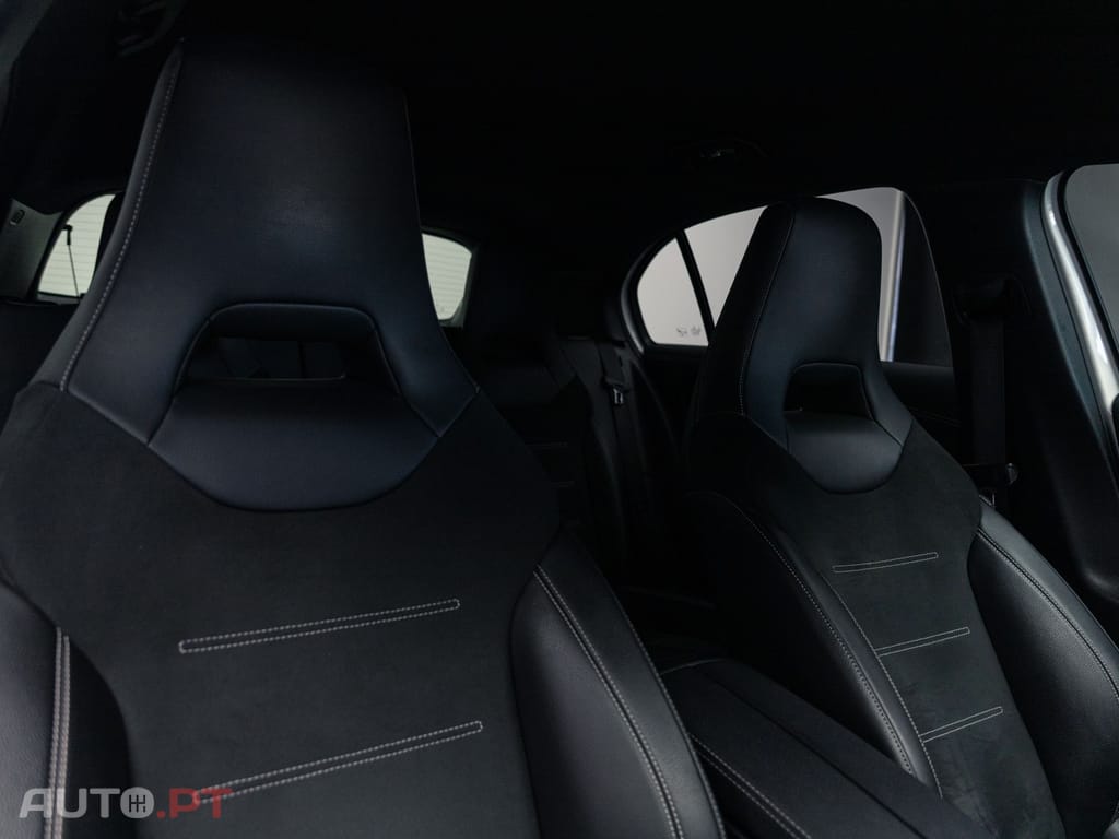 Mercedes-Benz A 250 e AMG Line