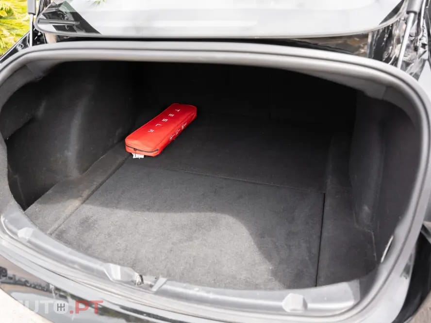 Tesla Model 3 Long-Range Dual Motor AWD — fotografia 15