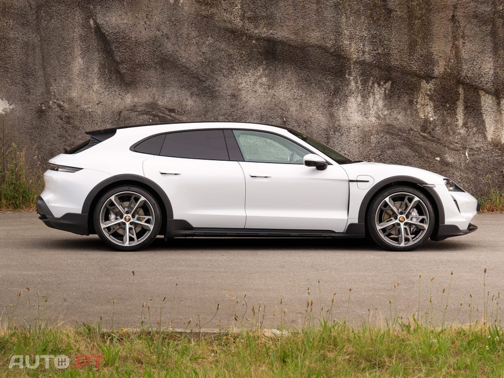 Porsche Taycan 4