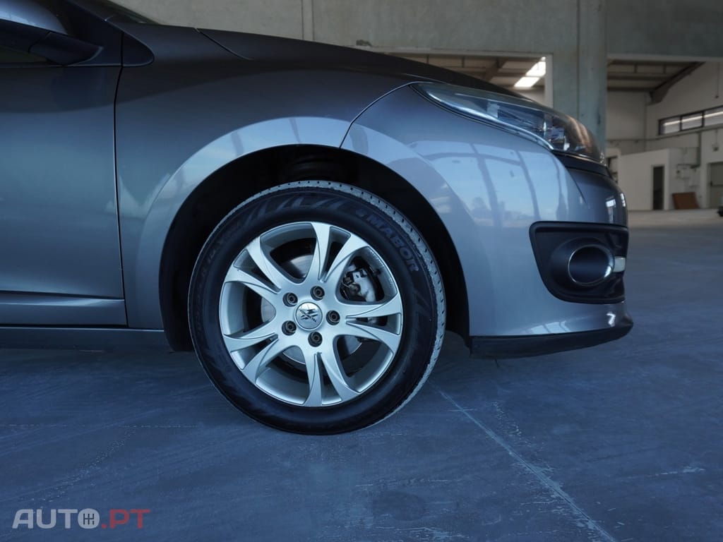 Renault Mégane Sport Tourer 1.5 dCi Dynamique — fotografia 9