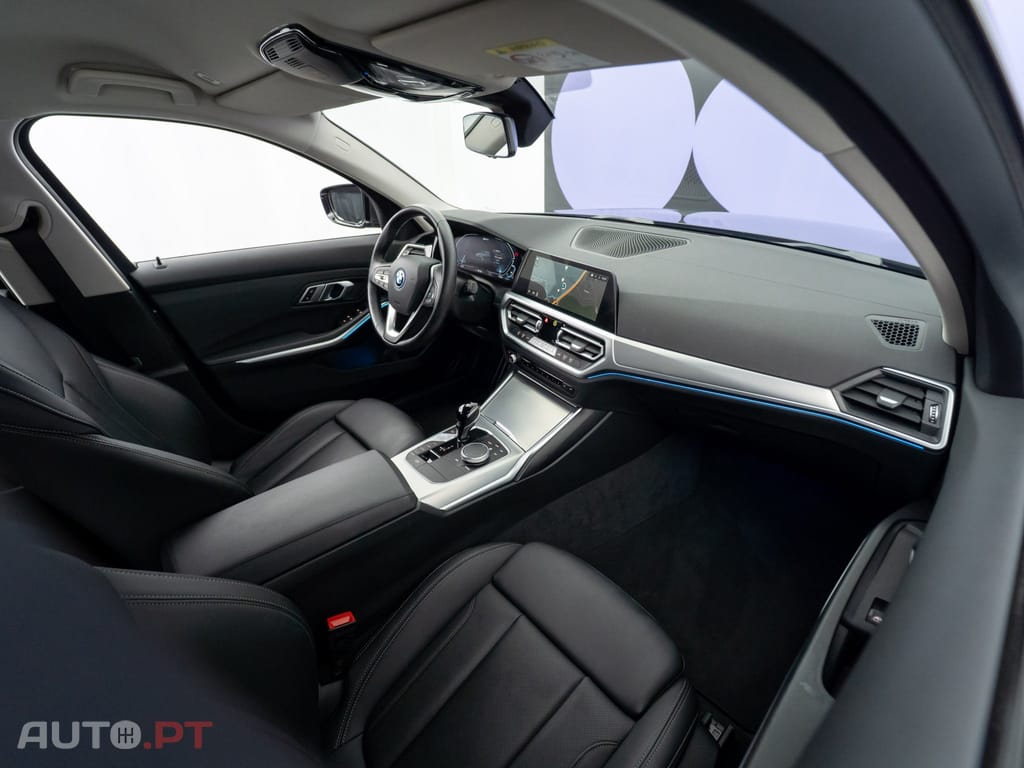 BMW 330 e Line Luxury Auto