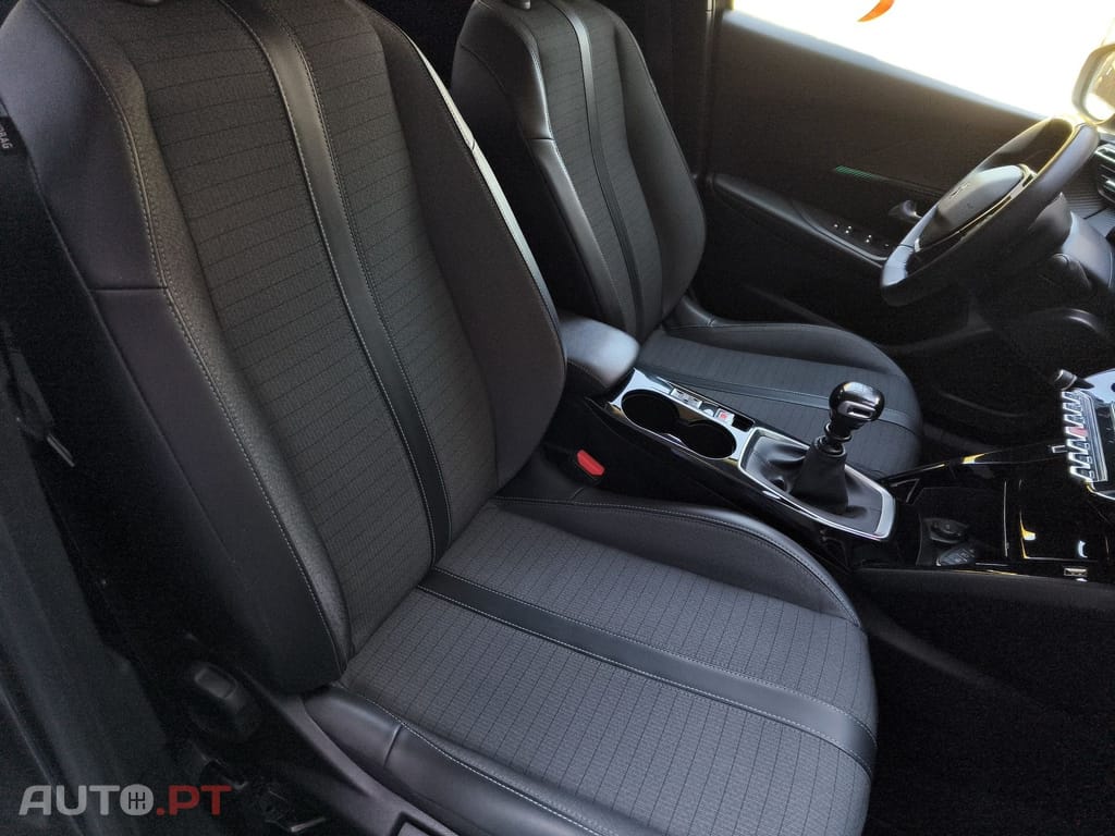 Peugeot 2008 1.2 PureTech Allure Pack