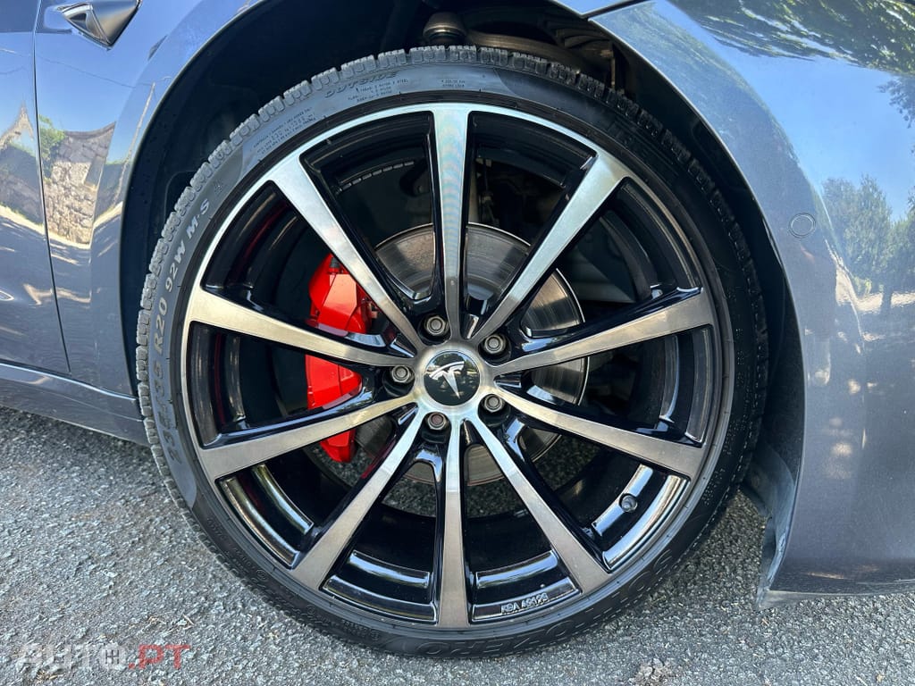 Tesla Model 3 Long-Range Dual Motor AWD