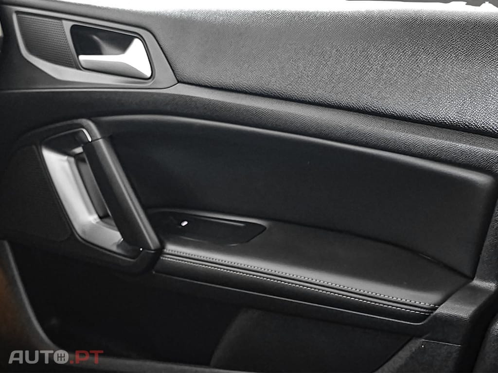 Peugeot 308 1.2 PureTech Allure Faróis Full LED