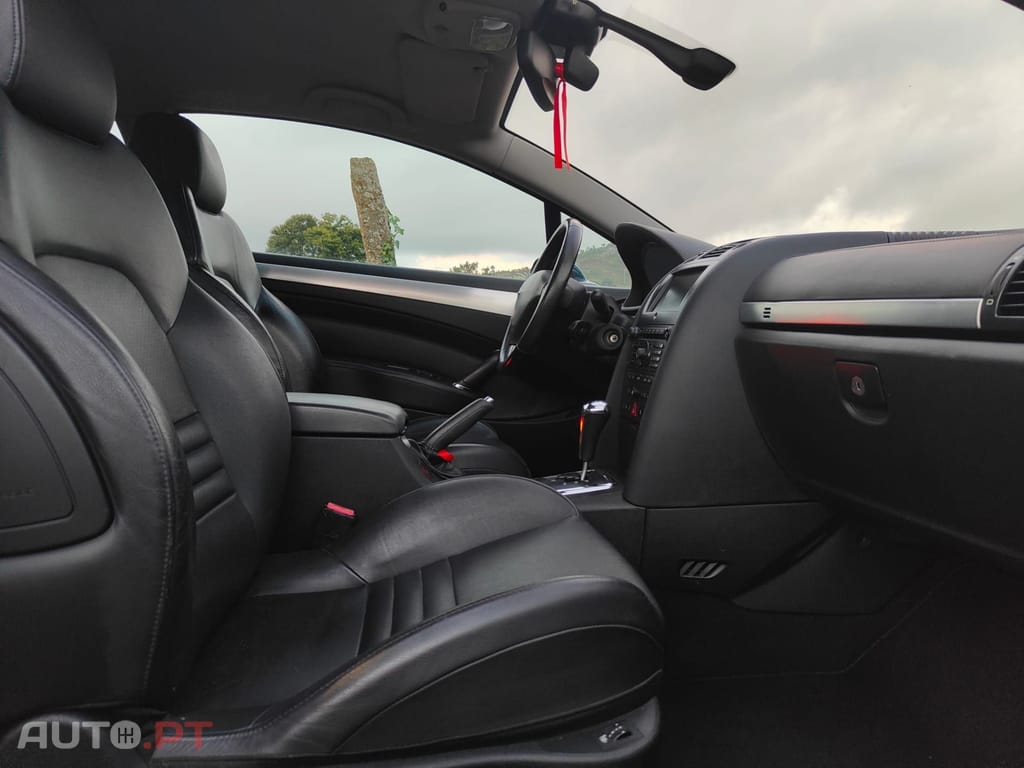 Peugeot 407 Coupé 2.7 HDi V6 AM6