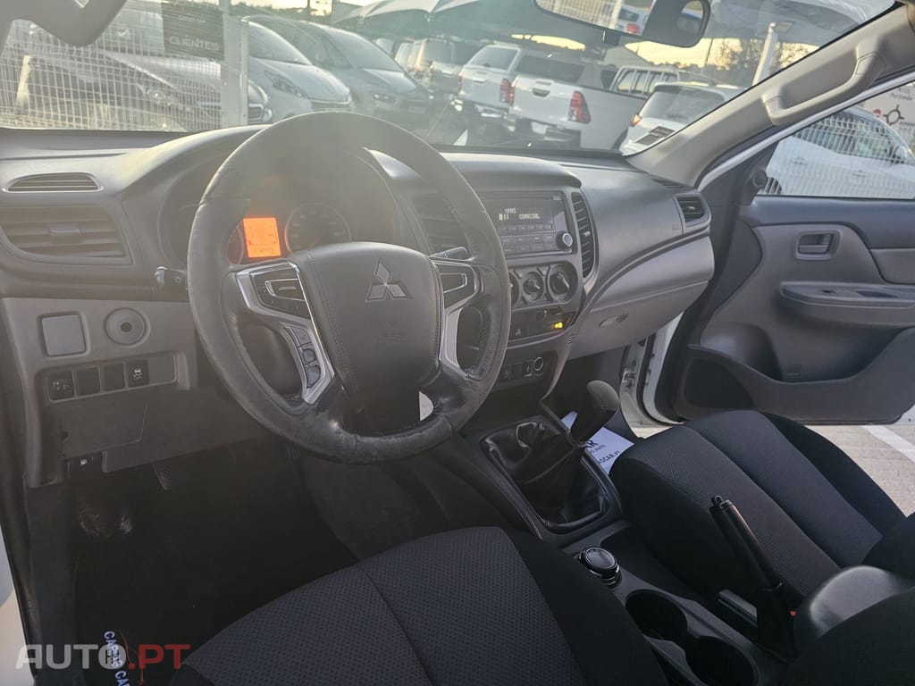 Mitsubishi L200 2.4 DI-D CD Invite 4WD