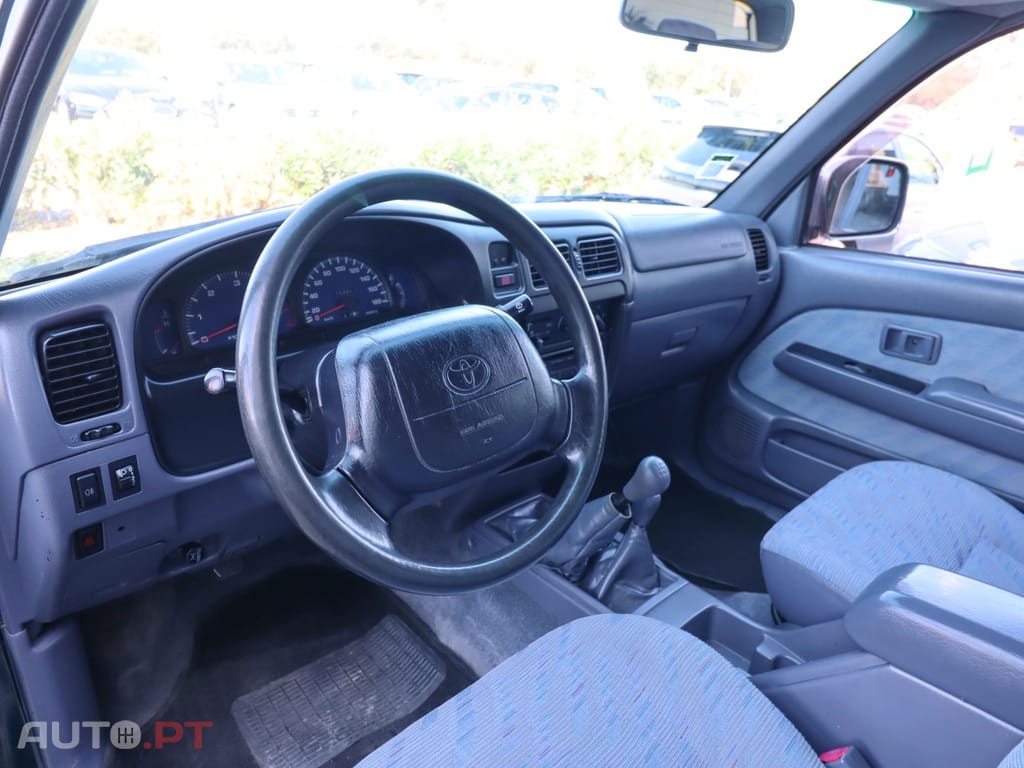 Toyota Hilux 2.4 TD LN165LSR Tracker