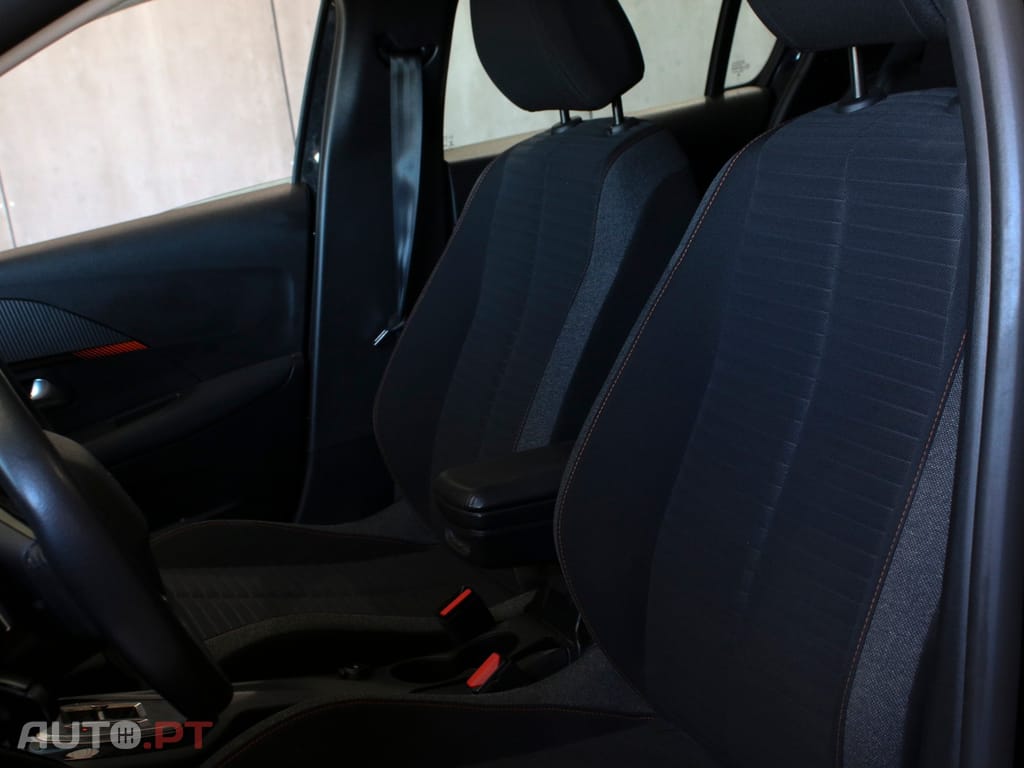 Peugeot 208 PureTech 100 EAT8 Active