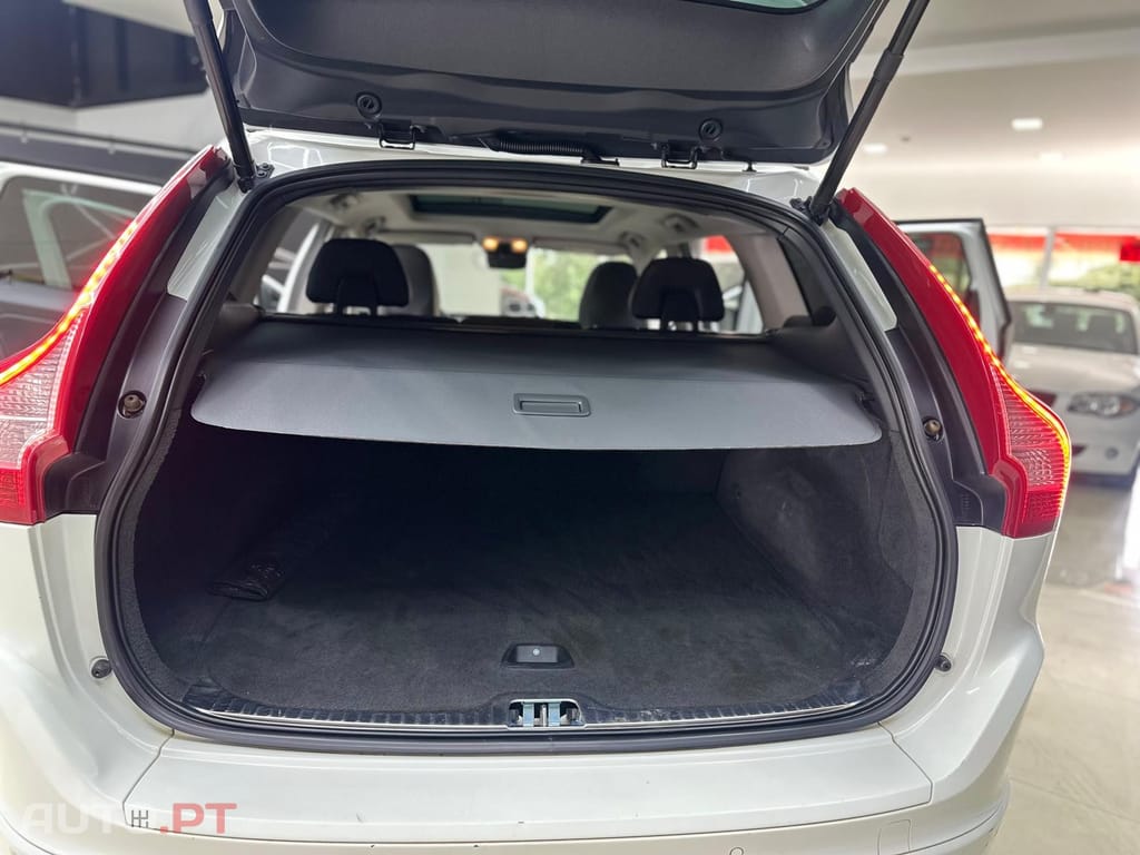 Volvo XC60 2.0 D4 R-Design Momentum