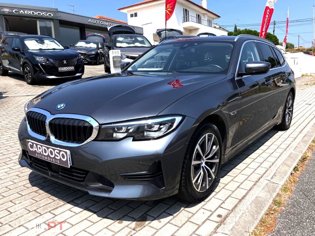 BMW 330 e Touring Auto