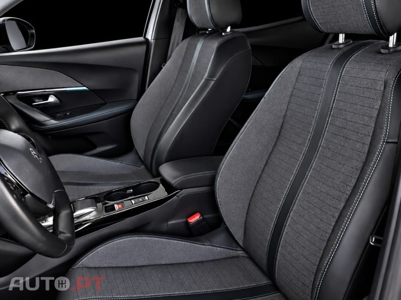 Peugeot E-2008 50 kWh Allure Pack