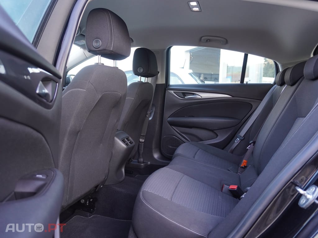 Opel Insignia 1.5 D — fotografia 6