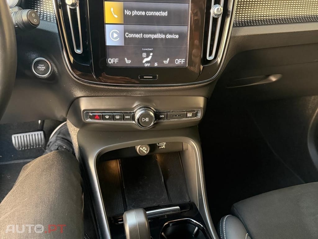 Volvo XC40 1.5 T2 Plus Dark Auto