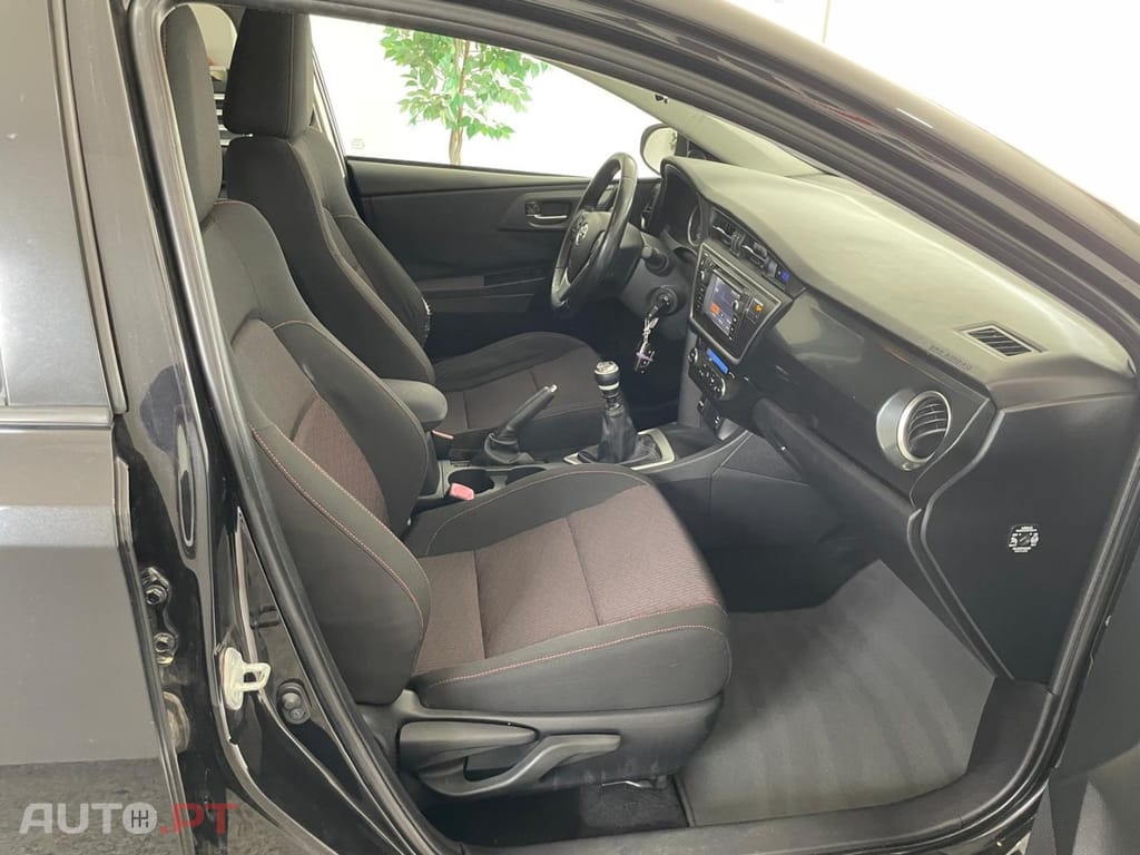 Toyota Auris 1.4 D-4D Exclusive+P.Sport