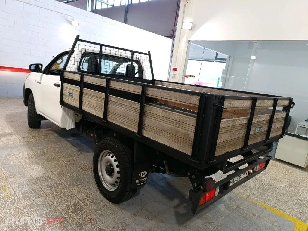 Toyota Hilux 2.4 D-4D 2WD CE