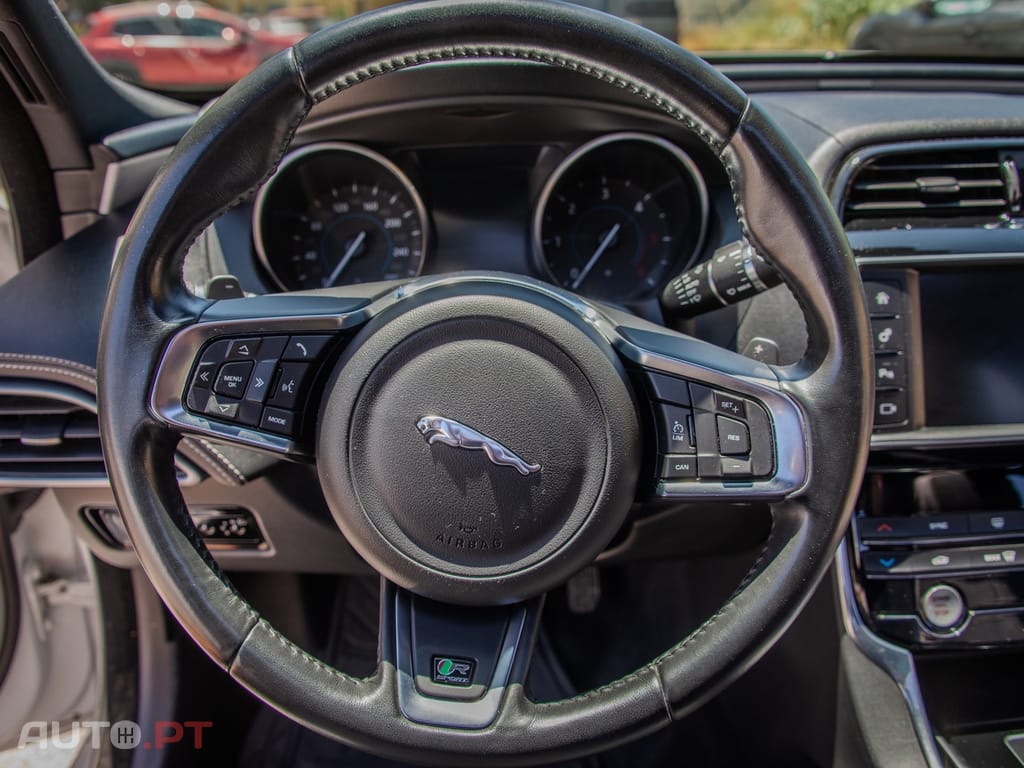 Jaguar XE 2.0 D R-Sport AWD Aut.