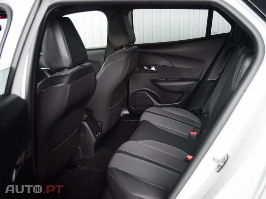 Peugeot 2008 PureTech 130 EAT8 Allure