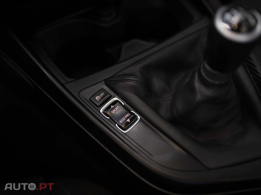 BMW 220 i Coupe Pack M