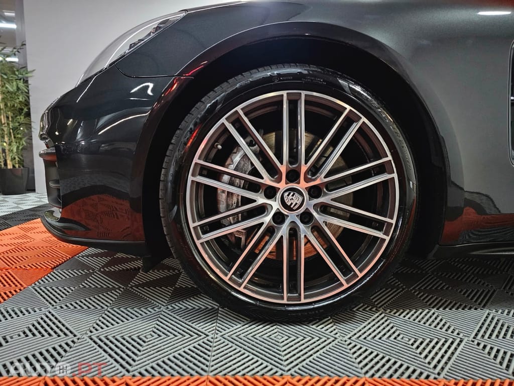 Porsche Panamera 4 E-Hybrid