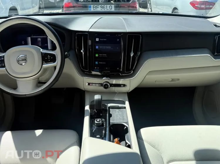 Volvo XC 60 2.0 T6 PHEV Core AWD — fotografia 13