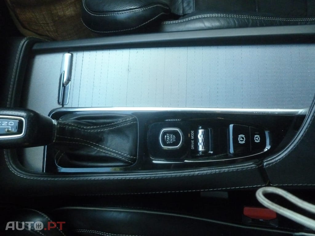 Volvo XC90 2.0 D4 R-Design Auto