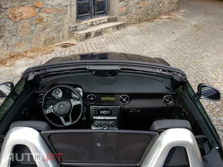 Mercedes-Benz SLK 200 Outro